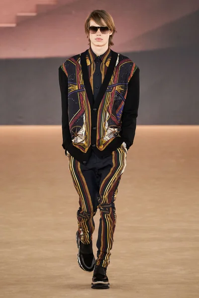 Look 64